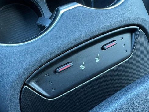 Certified 2022 Toyota Venza XLE image 16