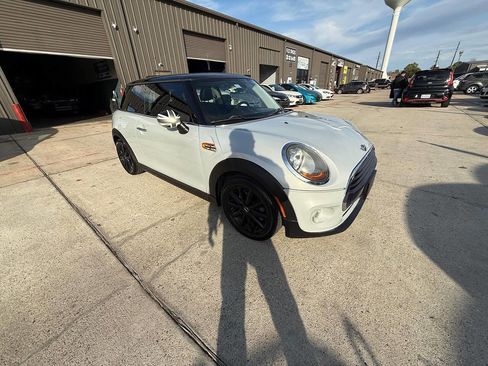 Used 2016 MINI Cooper 2-Door Hardtop image 6