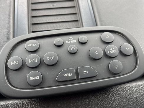 Used 2017 GMC Yukon XL SLT w/ Open Road Package image 32