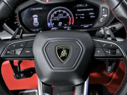 Used 2020 Lamborghini Urus image 28