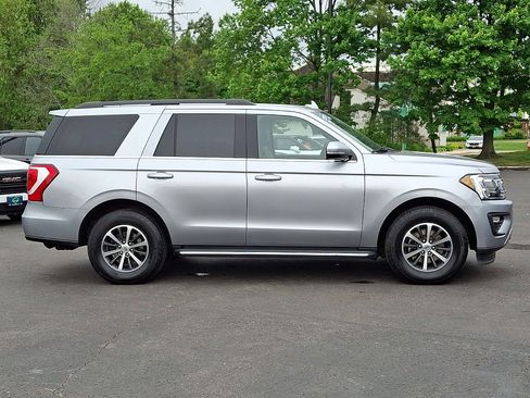 Used 2020 Ford Expedition XLT w/ Equipment Group 202A AWD/4WD image 26