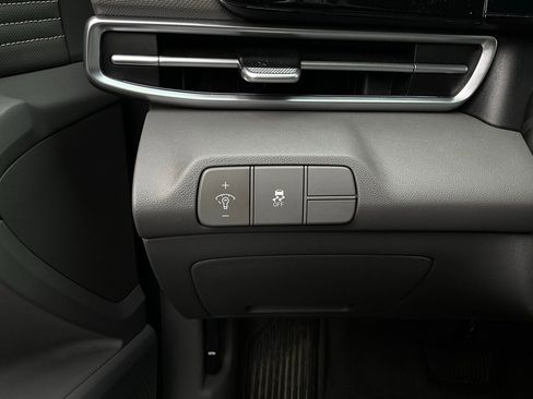 Used 2025 Hyundai Elantra SEL image 22