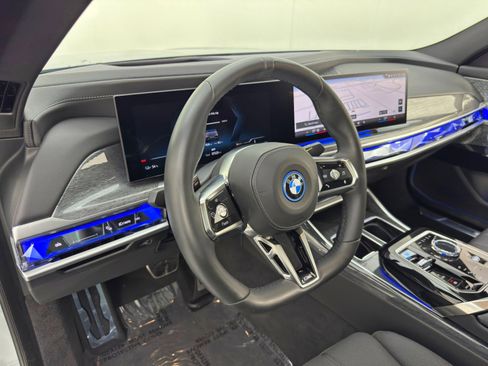 Used 2023 BMW i7 xDrive60 w/ Executive Package 2 AWD/4WD image 15