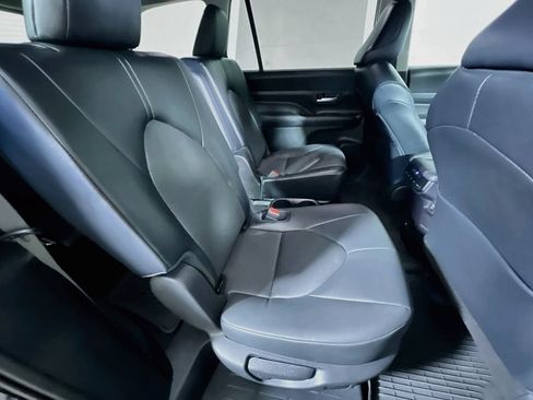 Certified 2024 Toyota Grand Highlander AWD image 24