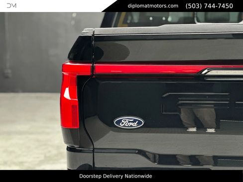 Used 2025 Ford F150 Lightning Lariat image 20