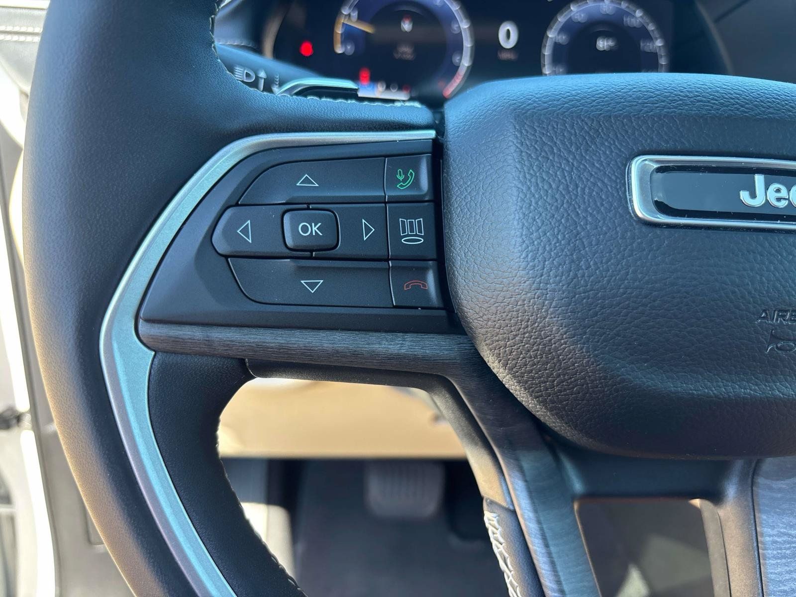 Certified 2024 Jeep Grand Cherokee Limited AWD/4WD image 21
