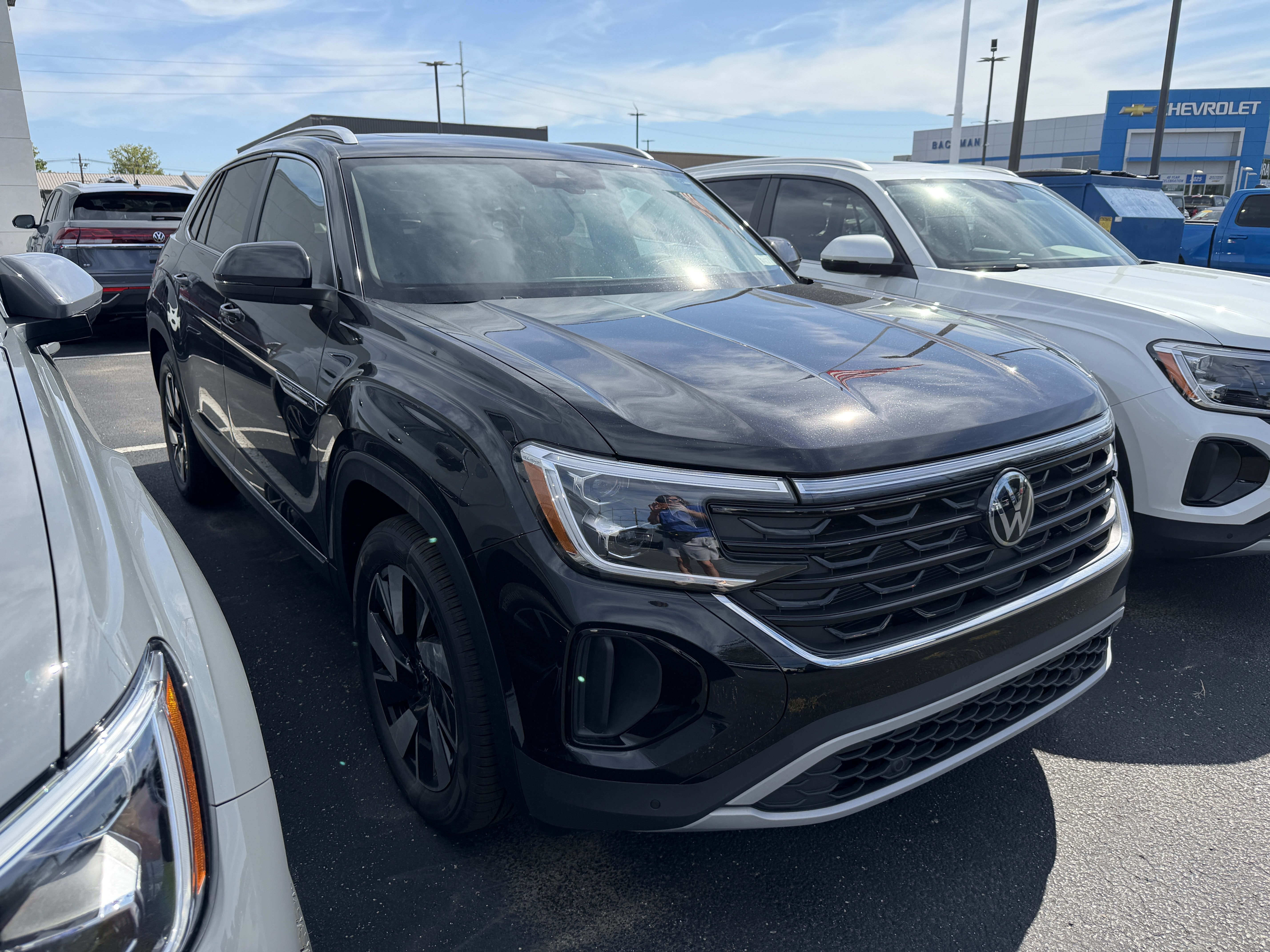 New 2026 Volkswagen Atlas Cross Sport SEL AWD/4WD image 2