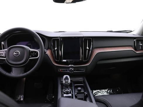 Certified 2023 Volvo XC60 B6 Ultimate w/ Protection Package Premier image 9