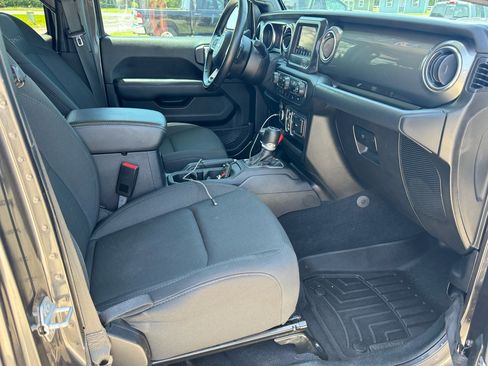 Used 2019 Jeep Wrangler Unlimited Sahara image 10