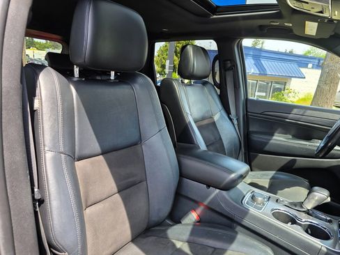 Used 2020 Jeep Grand Cherokee Altitude AWD/4WD image 12