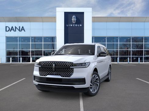 New 2026 Lincoln Navigator Premiere image 2