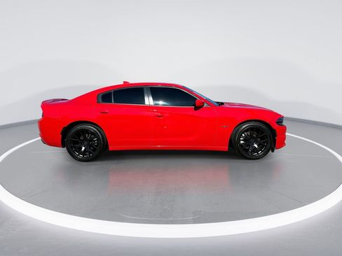 Used 2018 Dodge Charger R/T image 9
