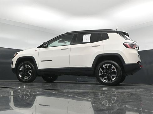 Used 2018 Jeep Compass Trailhawk w/ Leather Interior Group AWD/4WD image 30