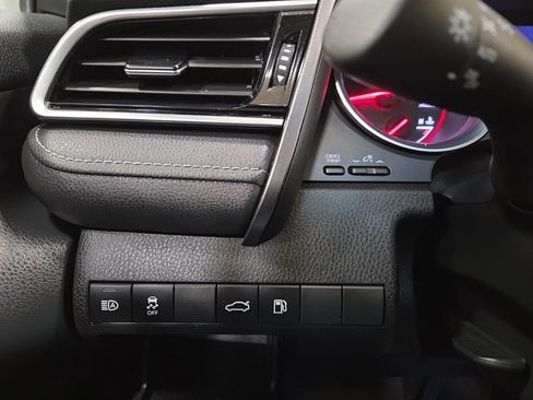 Used 2018 Toyota Camry XSE image 23