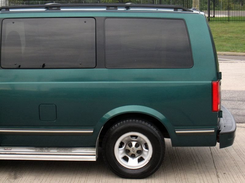 Used 1998 Chevrolet Astro AWD Passenger image 9