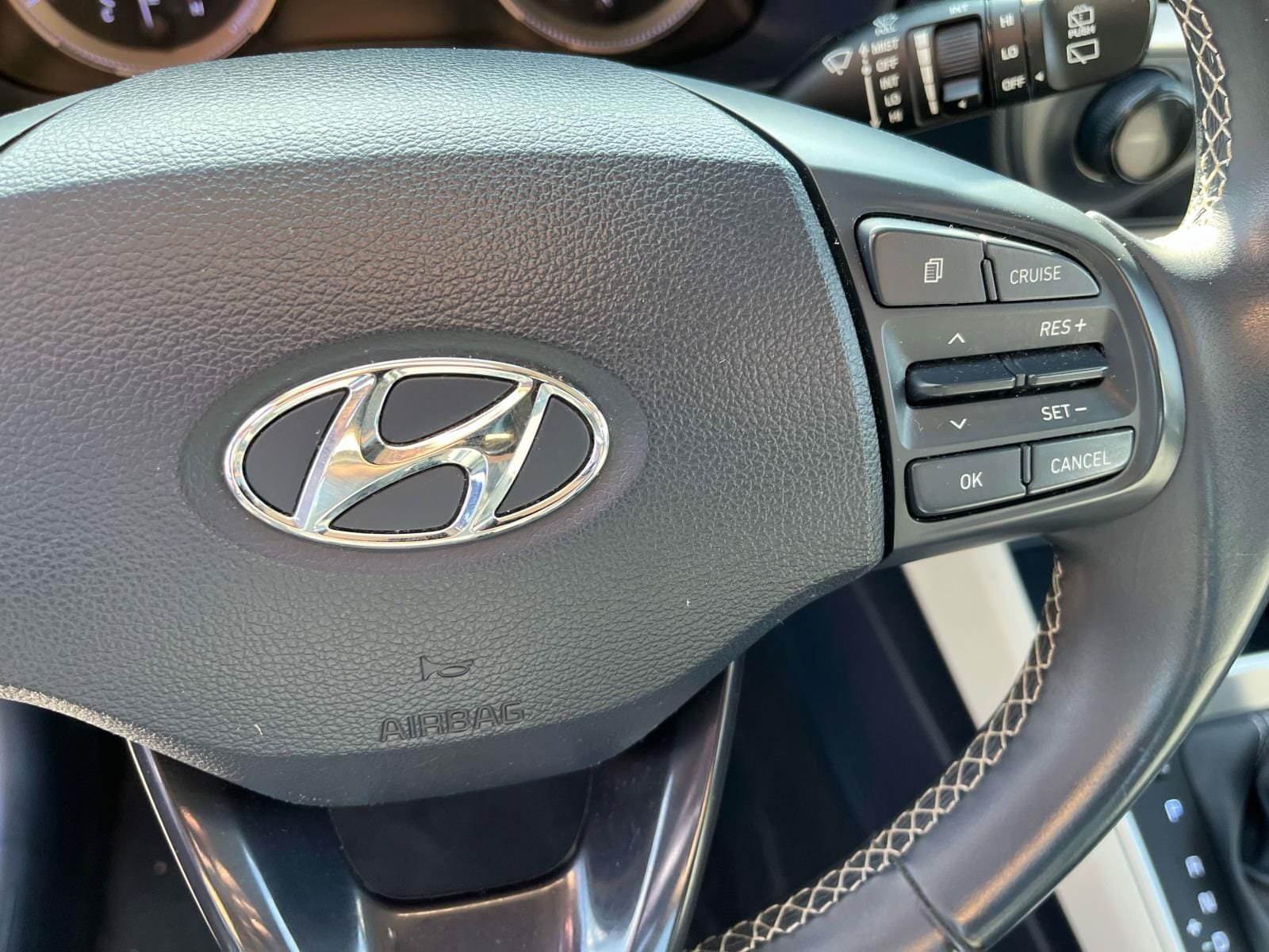 Used 2022 Hyundai Venue Limited FWD image 30