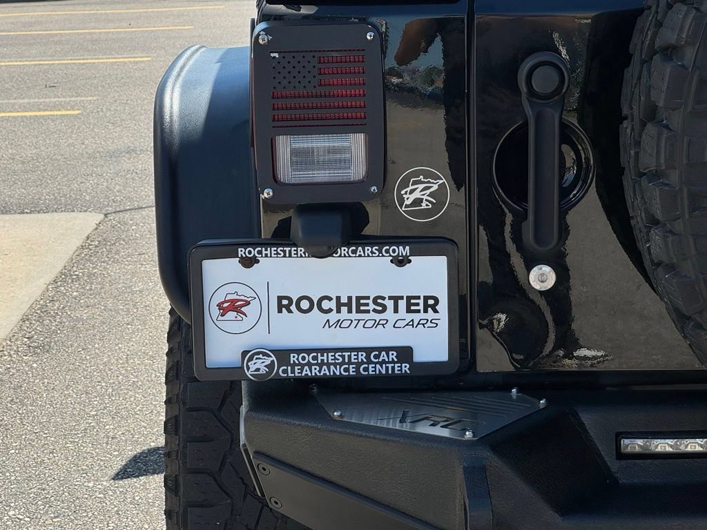 Used 2016 Jeep Wrangler Unlimited Rubicon w/ Dual Top Group AWD/4WD image 36