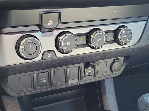 Used 2022 Toyota Tacoma SR image 27