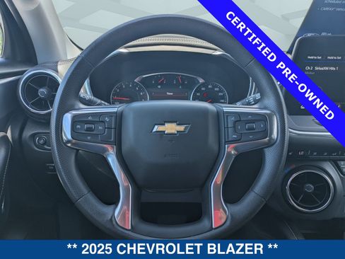 Used 2025 Chevrolet Blazer LT FWD image 27