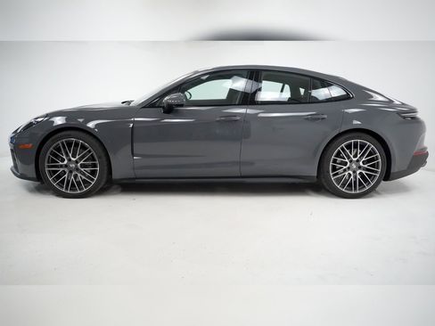 Certified 2025 Porsche Panamera 4 image 2
