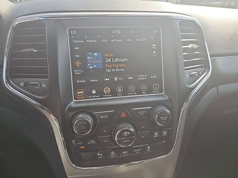 Used 2018 Jeep Grand Cherokee Altitude AWD/4WD image 29