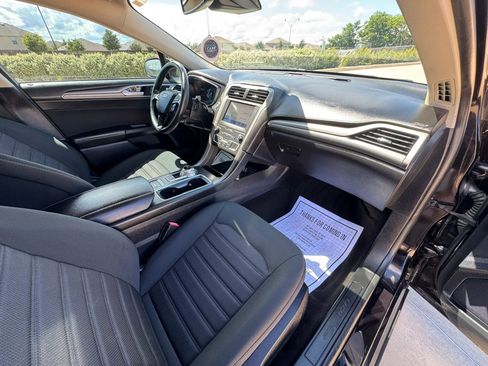 Used 2020 Ford Fusion SE FWD image 30
