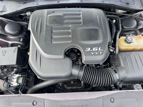 Used 2015 Dodge Charger SE image 29