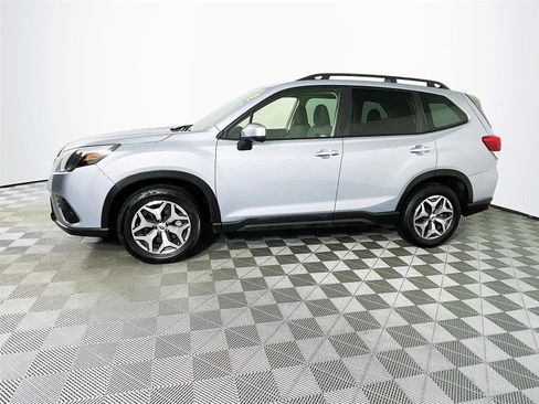Used 2024 Subaru Forester Premium image 4