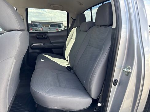 Used 2020 Toyota Tacoma SR5 AWD/4WD image 17