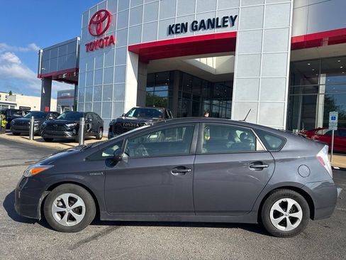 Used 2014 Toyota Prius Four w/ Solar Roof Package FWD image 2