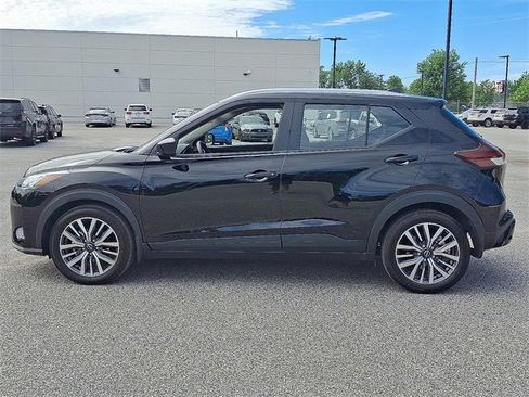 Used 2023 Nissan Kicks SV image 9
