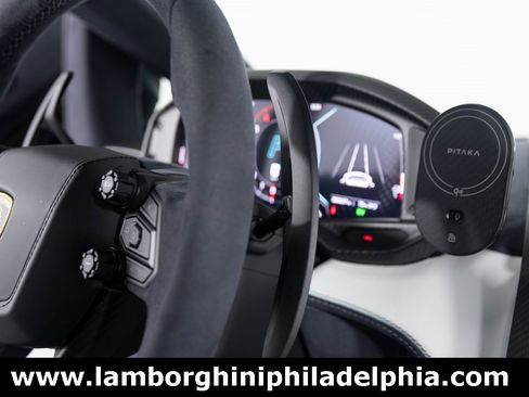 Used 2025 Lamborghini Revuelto image 34