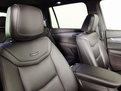 Certified 2023 Cadillac XT6 Luxury FWD image 10
