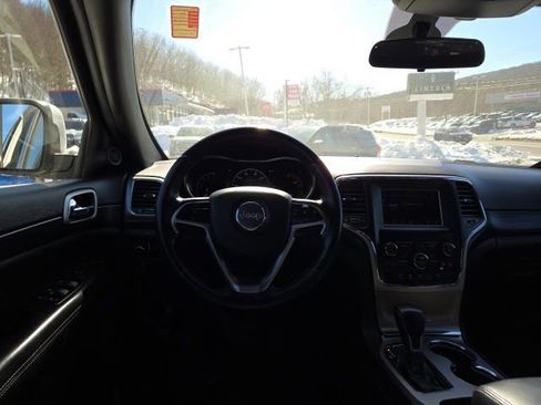 Used 2019 Jeep Grand Cherokee Laredo image 31