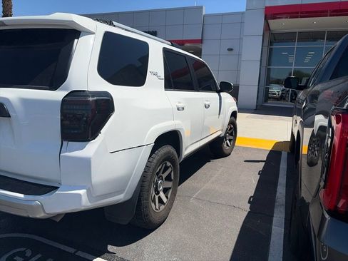 Used 2018 Toyota 4Runner TRD Off-Road Premium AWD/4WD image 5