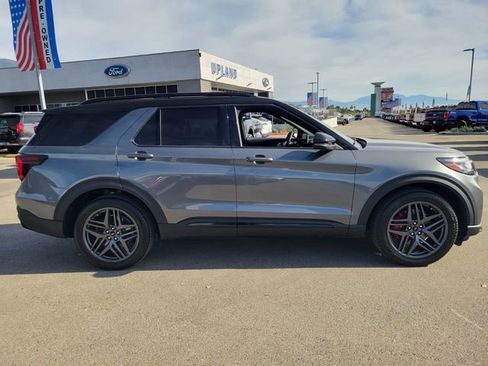 Used 2025 Ford Explorer ST image 7