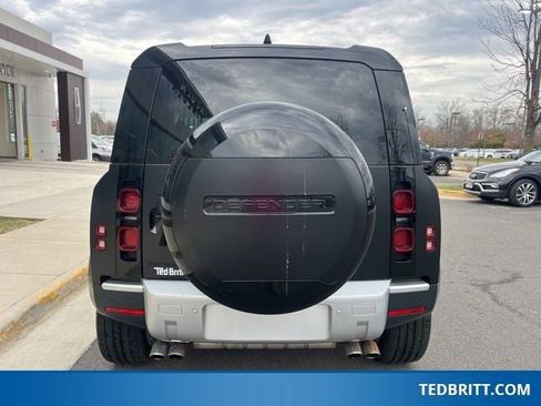 Used 2024 Land Rover Defender 110 SE image 7