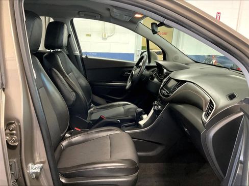 Used 2022 Chevrolet Trax LT w/ Driver Confidence Package AWD/4WD image 11