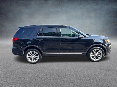 Used 2018 Ford Explorer XLT w/ Equipment Group 202A AWD/4WD image 8