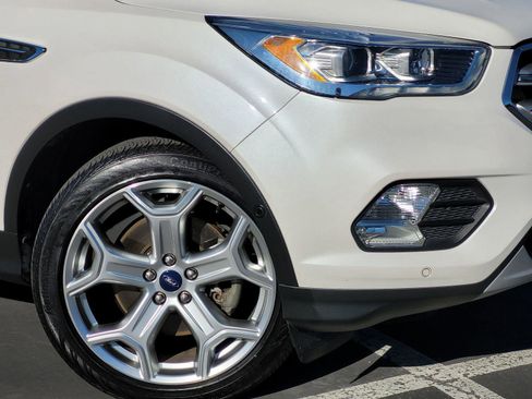Used 2019 Ford Escape Titanium image 5
