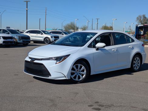 Used 2025 Toyota Corolla LE image 31