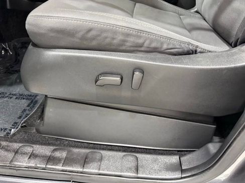 Used 2023 Nissan Frontier SV image 12