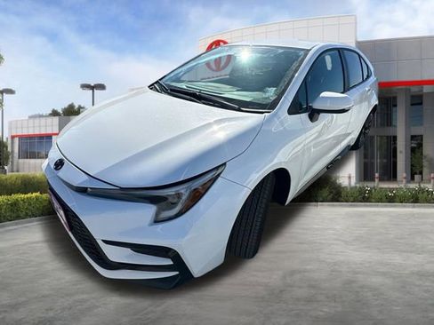 Certified 2025 Toyota Corolla SE FWD image 3