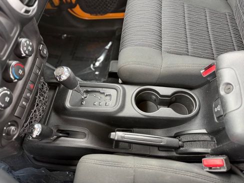 Used 2012 Jeep Wrangler Rubicon w/ PWR Convenience Group AWD/4WD image 17
