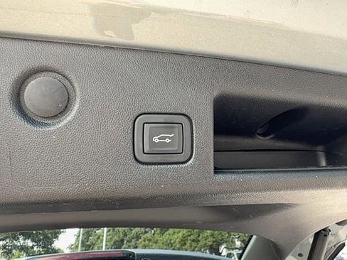 Used 2023 Chevrolet Equinox LT w/ Driver Convenience Package image 26