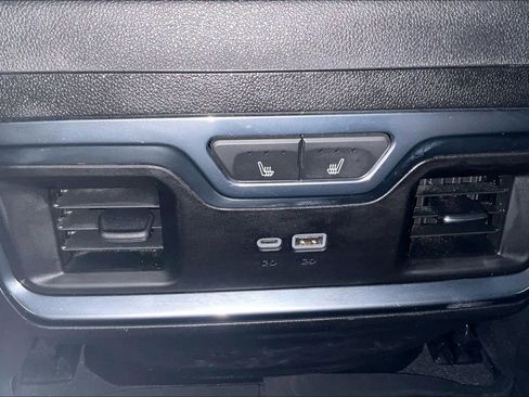 Used 2024 GMC Sierra 2500 Denali image 12