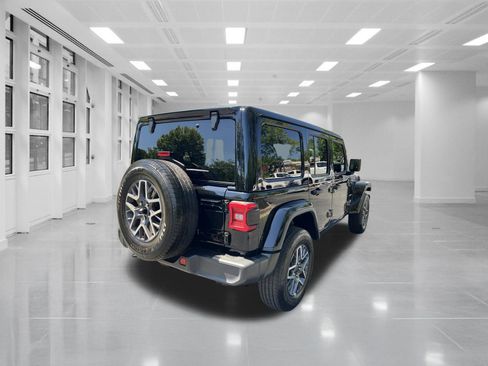 Used 2021 Jeep Wrangler Unlimited Sahara AWD/4WD image 5