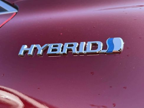 Used 2021 Toyota Venza XLE image 8