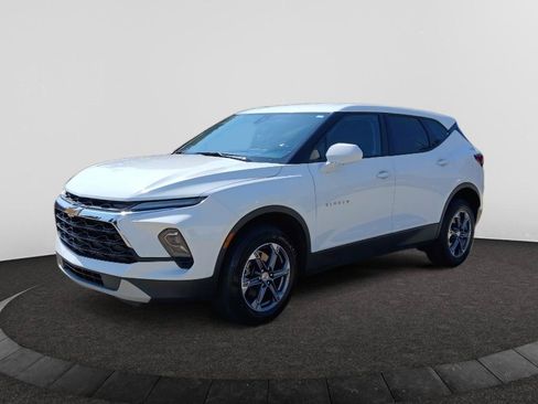 Used 2025 Chevrolet Blazer LT AWD/4WD image 3