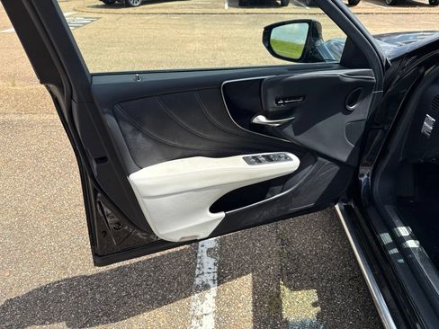 Used 2022 Lexus LS 500 w/ Interior Upgrade Package RWD image 12